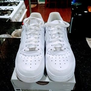 Nike Air Force 1 07 LE Low (women's) Nike Air Force 1 07 LE Low (women's)
